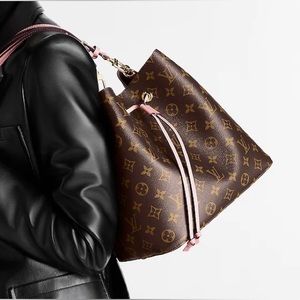 NéoNoé Rose Poudre Louis Vuitton Purse